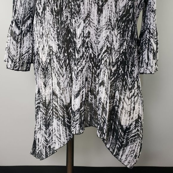 Avenue long asymmetrical hem top blouse Plus 26 - Picture 10 of 11